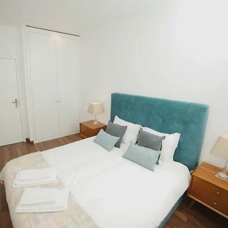 Guestready - Cyan Heaven Downtown Apt * Porto